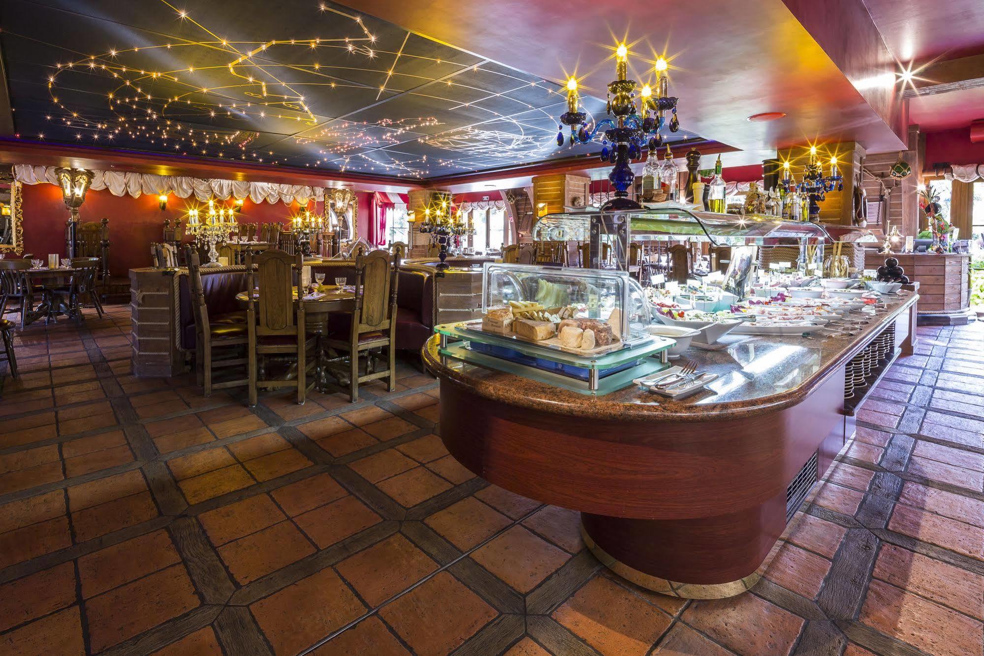 Hotel Nigloland 4*